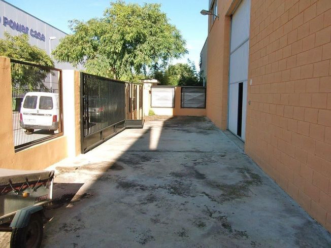 Se vende nave industrial en Picanya REF: 4573